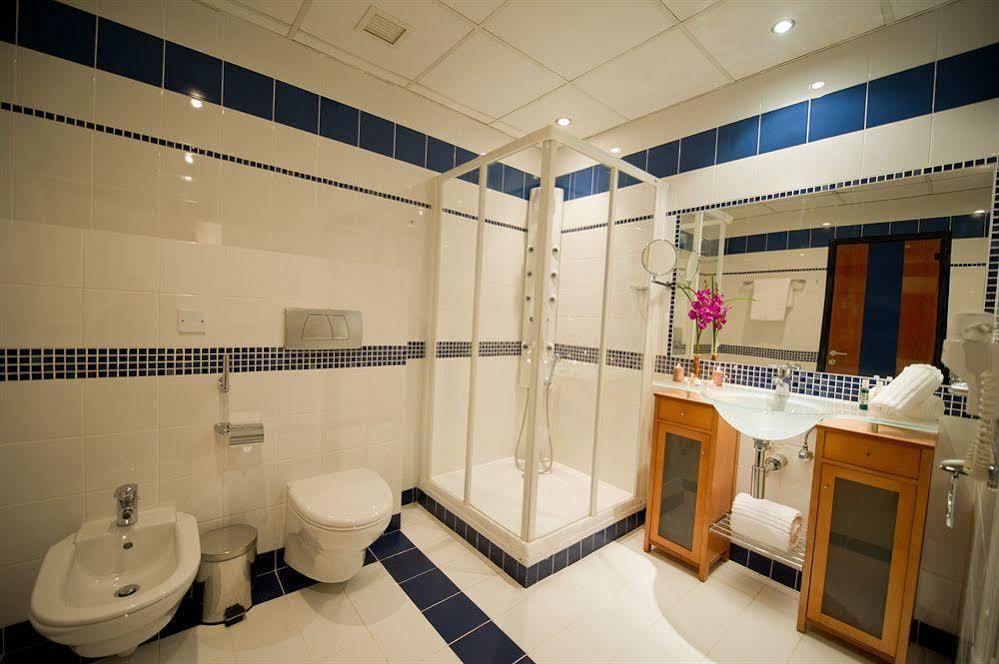 One Pavilion Luxury Serviced Apartments Манама Екстериор снимка